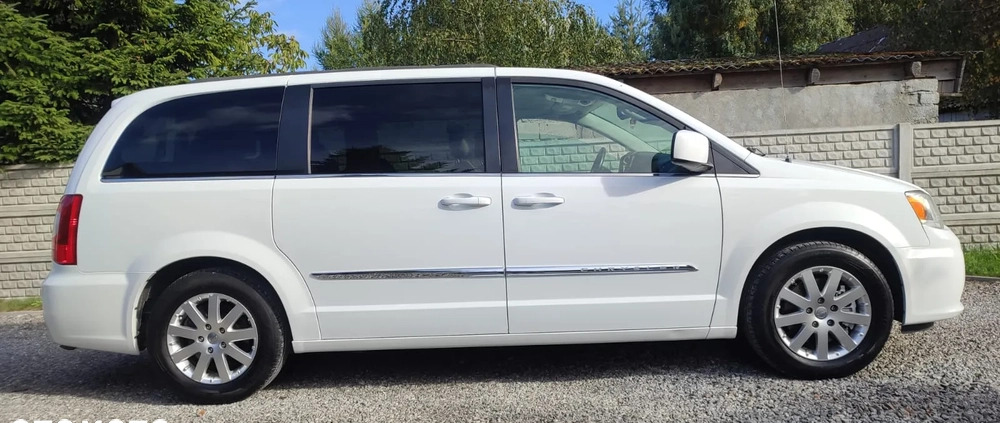 Chrysler Town &amp; Country cena 57900 przebieg: 265000, rok produkcji 2014 z Radom małe 172